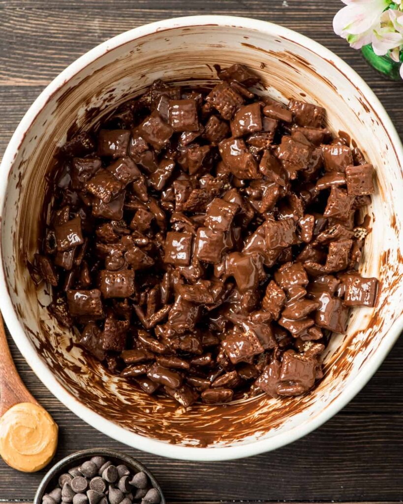 Let the mixture cool slightly. You can place it in the refrigerator or somewhere cool for a few minutes. Do not let it harden completely.