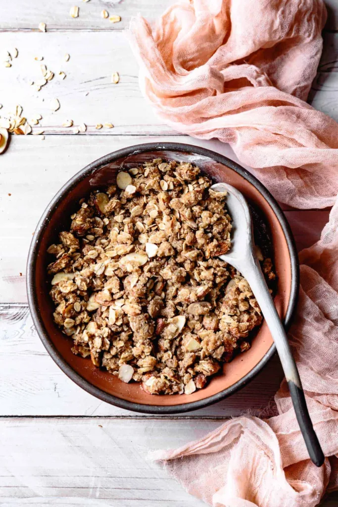 In a separate bowl, combine the almond flour, oats, sliced almonds, oat flour, tapioca flour, brown sugar, cardamom, and salt until evenly mixed.
